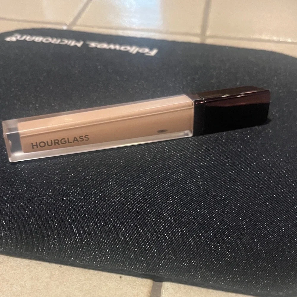 Hourglass Pearl Vanish concealer - pearl - Picture 2 of 3